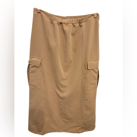 Elegant Tan Button-Front Pencil Skirt - Picture 3 of 3